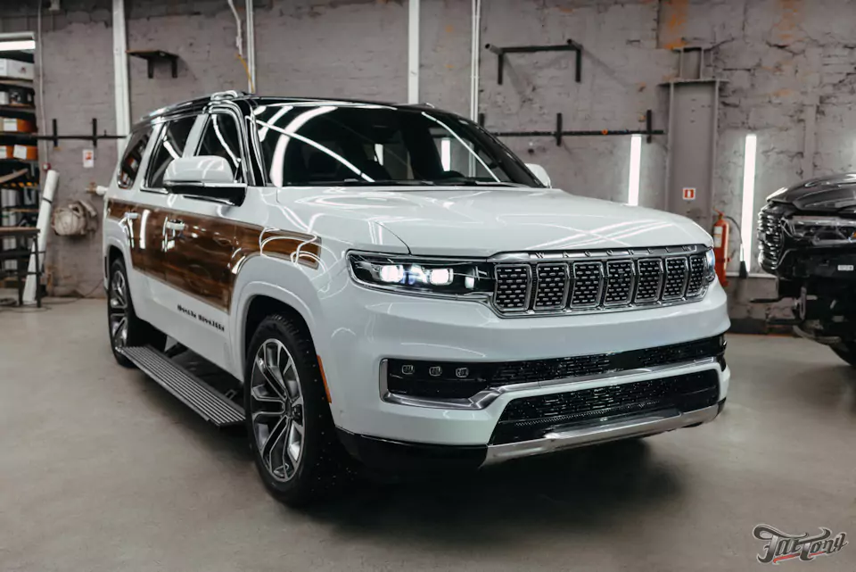 Так не должно быть! Заново разработали дизайн наклеек для Jeep Grand Wagoneer и забронировали кузов полиуретаном